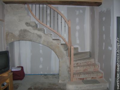 Rampe de l'escalier en pierre